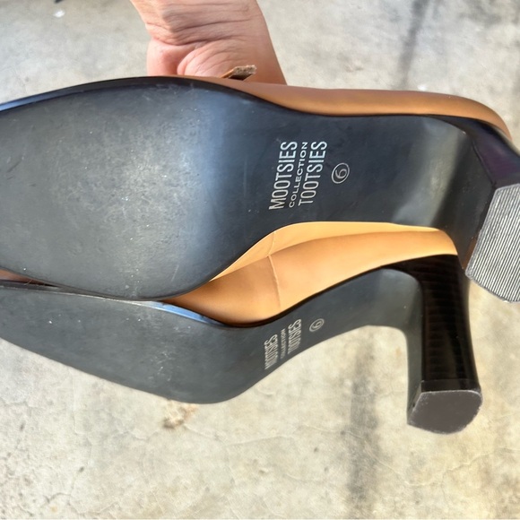 Mootsies Tootsies Tan Heels Elegant Design - Picture 4 of 6